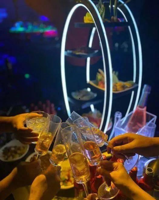 干杯酒吧在线观看,线上畅饮，尽享欢乐时光